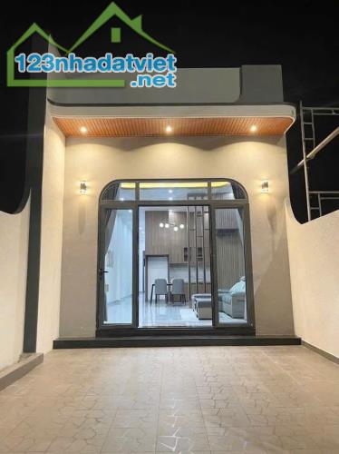 NHÀ CẤP 4 SHR XÂY MỚI KÈM NỘI THẤT CHỈ 400TR NHẬN NHÀ GIÁP PHƯỜNG BỬU LONG