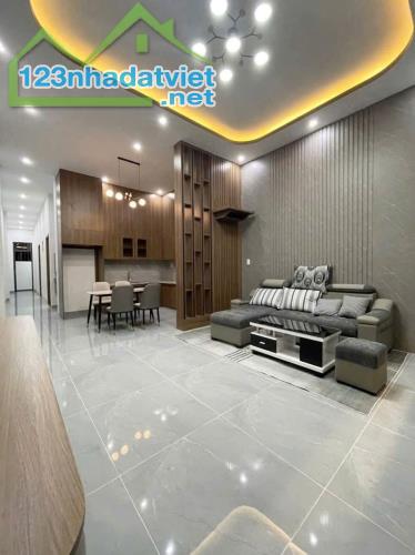 NHÀ CẤP 4 SHR XÂY MỚI KÈM NỘI THẤT CHỈ 400TR NHẬN NHÀ GIÁP PHƯỜNG BỬU LONG - 1