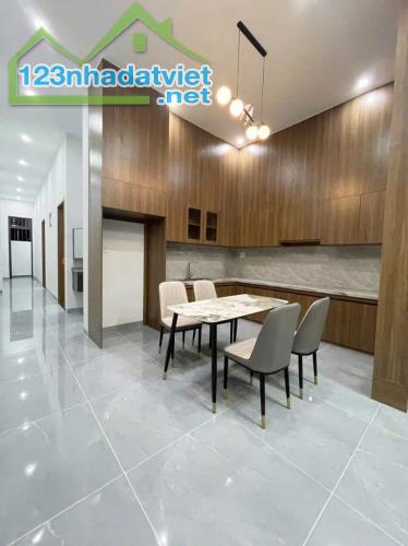 NHÀ CẤP 4 SHR XÂY MỚI KÈM NỘI THẤT CHỈ 400TR NHẬN NHÀ GIÁP PHƯỜNG BỬU LONG - 3