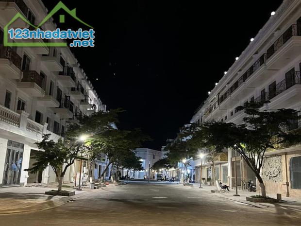 Bán nhà đối diện công viên 1 trệt 2 lầu khu đô thị Hưng Phú