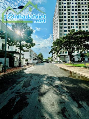Bán nhà đối diện công viên 1 trệt 2 lầu khu đô thị Hưng Phú - 3