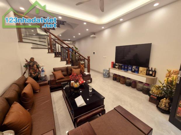 🌟 BÁN GẤP NHÀ 5 TẦNG - PHỐ LẠC LONG QUÂN - VỊ TRÍ ĐẮC ĐỊA - KINH DOANH ĐỈNH CAO! - 2