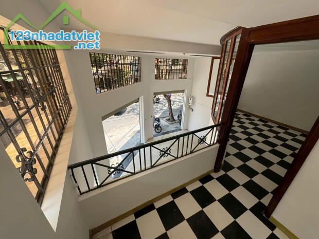 bán nhà góc 2 mặt tiền số đường Bạch Đằng, Phường Phước Tiến dt 72,4m²  bán: 14,5 tỷ - 2