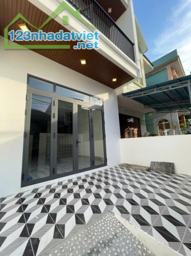 ♣ Kiệt Ô tô Cách Mạng Tháng 8, 120m2, 2 tầng, 4Pn, sân Ô tô, 3.x tỷ - 4