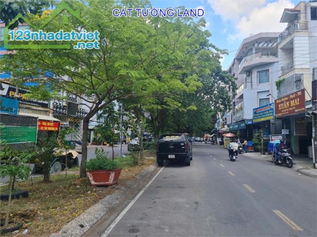 Chính Chủ bán nhà Số 10 ĐÀM THẬN HUY, ngay chợ Tân Hương. Giá TL tốt. - 1