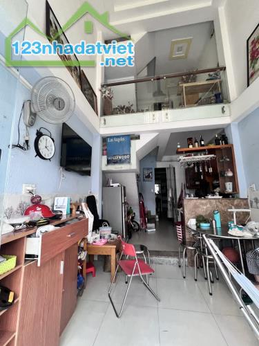 Bán nhà Trường Sa p12 quận 3 DT 40m2 ,3 tầng nhỉnh 8tỷ - 4