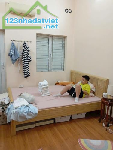 Thuỵ Khuê 27m2- Ngõ thẳng tắp, thông và thoáng - Mặt tiền rộng 4.5M - 2