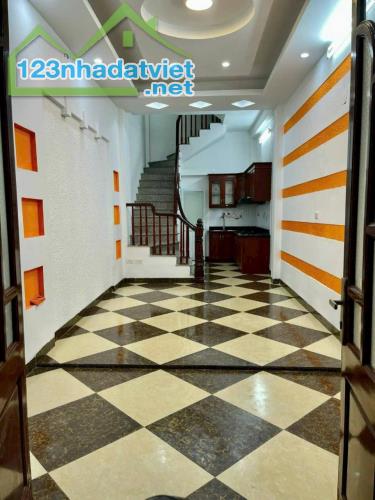 Hoàng Hoa Thám - Lô góc 3 thoáng - Ngõ nông gần phố - Dân xây chắc chắn - 10m ra oto tránh