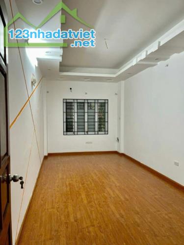 Hoàng Hoa Thám - Lô góc 3 thoáng - Ngõ nông gần phố - Dân xây chắc chắn - 10m ra oto tránh - 1