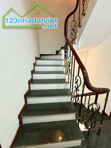 Cho thuê lâu dài nhà 5 tầng, nhà mới,nội thất mới ,oto đỗ cửa ngõ 462 Ngọc Thuỵ, Long Biên - 2