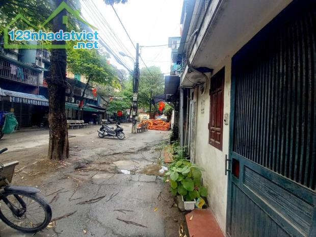 Nhà TTQĐ Đường 800A, Nghĩa Đô, Cầu Giấy. 65m, Tầng 1; MT 5m; Giá 5.3 tỷ  TẬP THỂ CẦU GIẤY - 3