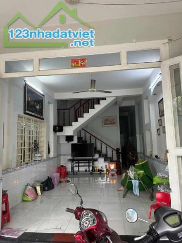 Bán nhà 3 Lầu 1 Trệt 100m2 Dĩ An,đường nhựa vài ô tô thông thoáng,gần chợ đêm - 1