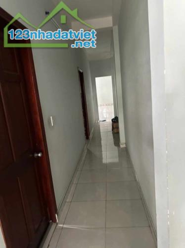 Bán nhà 3 Lầu 1 Trệt 100m2 Dĩ An,đường nhựa vài ô tô thông thoáng,gần chợ đêm - 3