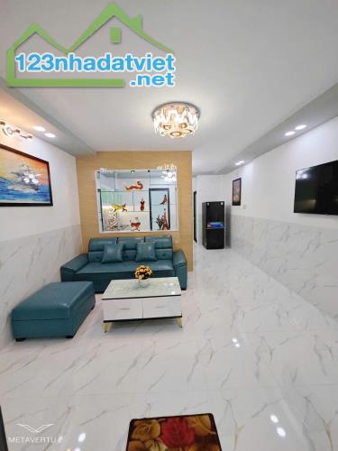 Bán nhà khu máy nước Đt : 47,2 m2 .Giá : 3tỷ ( thương lượng ) lh em Hai