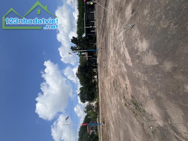 Cần Tiền Bán Gấp Mảnh Đất 243m2 Giá 400tr Gần Khu Công Nghiệp Khu Dân Cư
