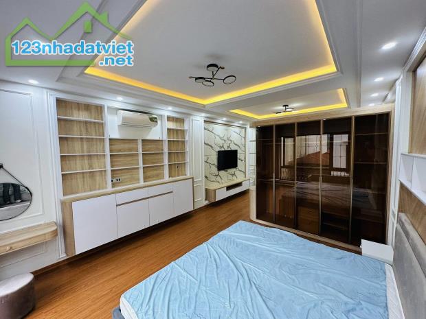 BÁN NHÀ HOÀNG QUỐC VIỆT - PHÂN LÔ Ô TÔ TRÁNH - THANG MÁY - TẶNG NỘI THẤT 52 M 6T 25.5TỶ