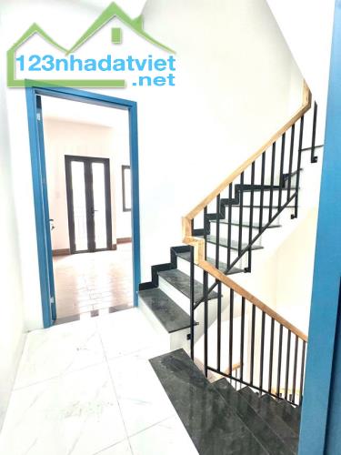 [Quận 3] Bán nhà đẹp mới xây trong Nguyễn Đình Chiểu, CMT8, Nguyễn Thượng Hiền, 4PN