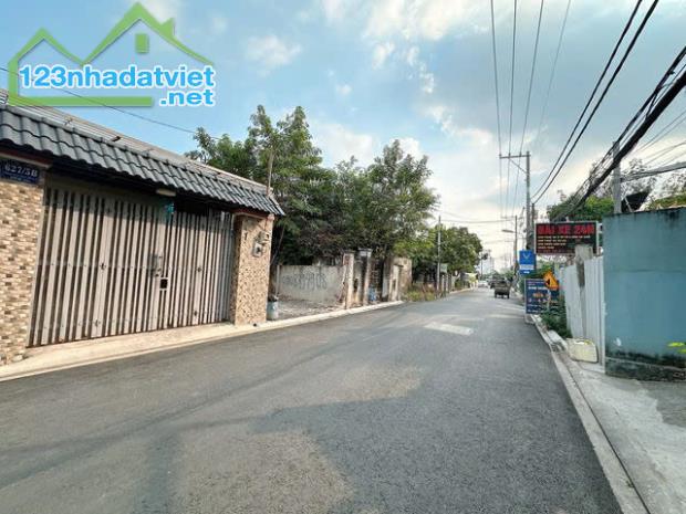 + Bán đất mặt tiền hẻm xe hơi né nhau, cách vườn lài 30m, phường an phú đông q12,DT: - 4