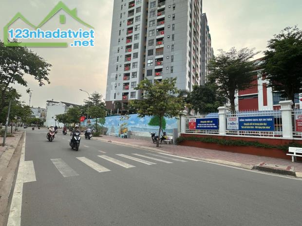 SỐC QUÁ chỉ 23.5 tỷ có nhà 4 lầu đẹp ngang 9.7m 175m2 HXT Nguyễn Oanh gần khu OSIMI. - 2