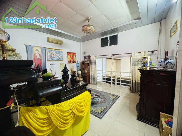 hàng thơm ngay thoại ngọc hầu trung tâm tân phú đường 10m thông thoáng ngang 5 x 25m 3pn - 2