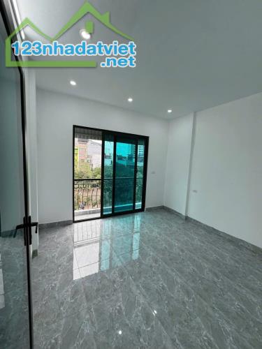 Cho thuê nhà Mặt Phố Tam Trinh, 5 tầng KD kết  hợp ở lại 14 Triệu/tháng - 2
