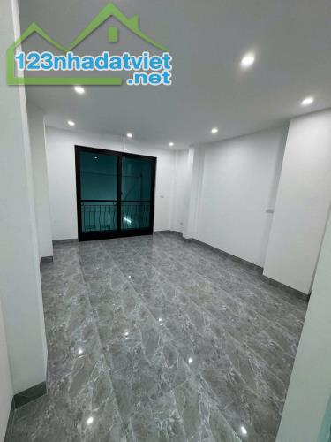 Cho thuê nhà Mặt Phố Tam Trinh, 5 tầng KD kết  hợp ở lại 14 Triệu/tháng - 1