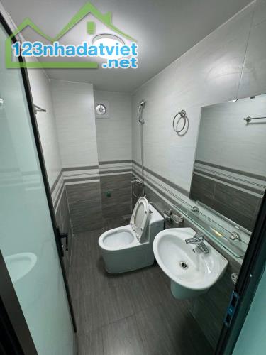 Cho thuê nhà Mặt Phố Tam Trinh, 5 tầng KD kết  hợp ở lại 14 Triệu/tháng