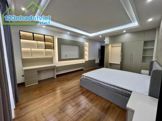 Hiếm! Phân lô 52m2x8T thang máy, ôtô vào nhà, chủ cần bán gấp, phố Nguyễn Khánh Toàn. - 2