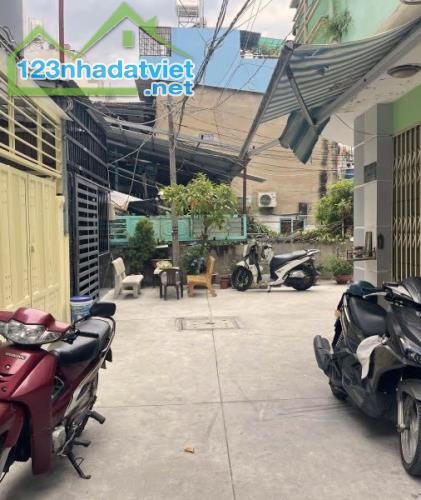 Bán nhà HẺM 5M, 43M2, KHU HIỆN HỮU, GẦN KHU LACASA, Đường Huỳnh Tấn Phát, Quận 7.