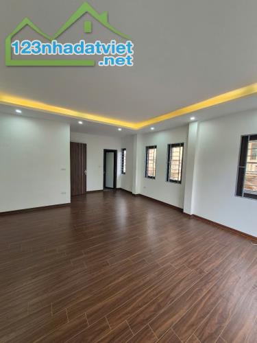 Chốt Nhanh Kẻo Lỡ ! NHÀ 5 Tầng 3 ngủ, Sổ Đỏ Vuông Đẹp, nhà đẹp, HK Hà ĐÔNG