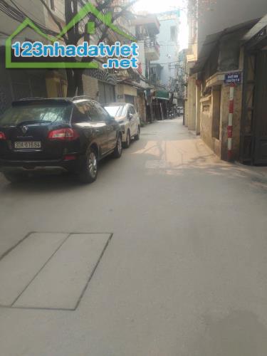 Chính chủ bán gấp nhà phân lô ngõ 358 Bùi Xương Trạch, Thanh Xuân. DT: 39 m2 4 tầng. 7,4 - 3