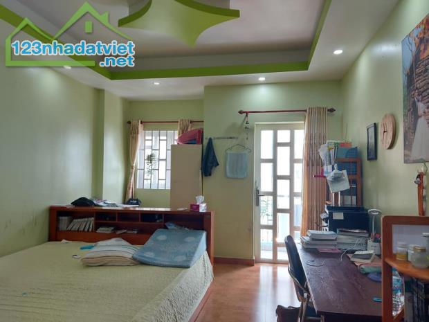 Đoàn Thị Điểm, Rộng 7.3m, trên 5 tỷ, 3 tầng đẹp, Ở ngay - 2