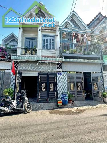 Nhà 1 trệt 1 lầu diện tích 64m2 TTTP dĩ An, Bình Dương, đường xe hơi giá chỉ 3ty650 triệu - 5