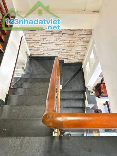 Nhà 1 trệt 1 lầu diện tích 64m2 TTTP dĩ An, Bình Dương, đường xe hơi giá chỉ 3ty650 triệu - 2