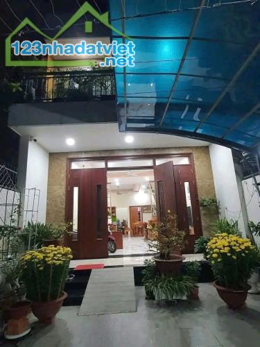 Nhà 1 trệt 1 lầu 1 túm, diện tích 142m2, TTTP dĩ an, bình dương giá chỉ 7ty300 triệu