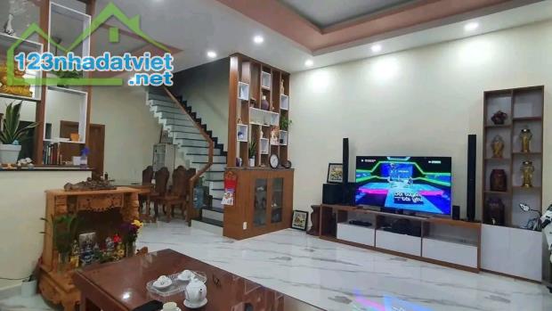 Nhà 1 trệt 1 lầu 1 túm, diện tích 142m2, TTTP dĩ an, bình dương giá chỉ 7ty300 triệu - 2