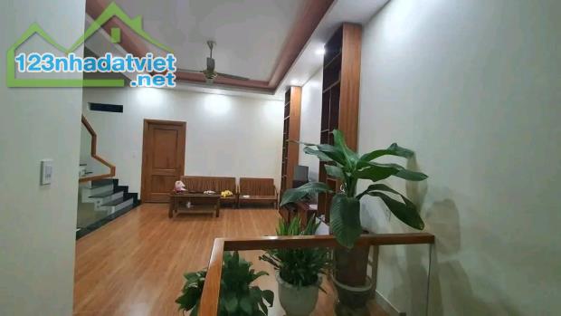 Nhà 1 trệt 1 lầu 1 túm, diện tích 142m2, TTTP dĩ an, bình dương giá chỉ 7ty300 triệu - 3