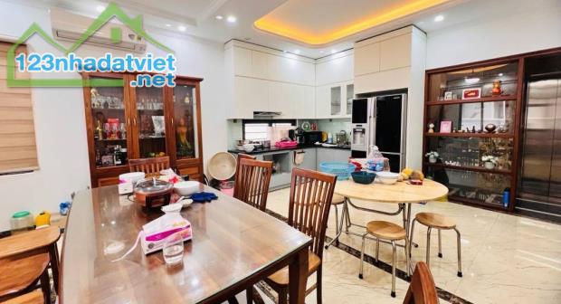 Nhà Đẹp - Mới Tinh  - Cạnh Công Viên Ngọc Thụy