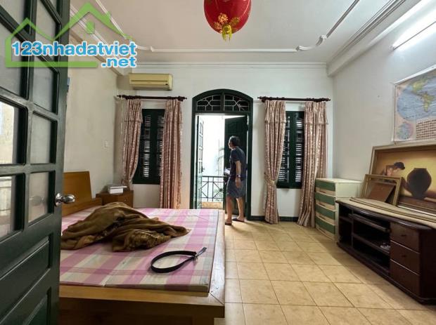 Hotttt , Nhà mặt Phố Nguyễn Văn Cừ - 1