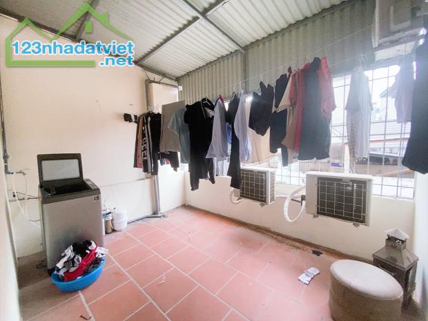 siêu phẩm nhà 5 tầng 40m2 mt 5m ở yên xá chỉ 8 tỷ chủ đang cho thuê 12tr/th