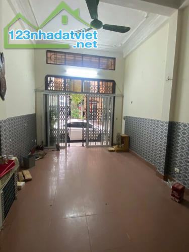 BÁN NHÀ CẦU GIẤY - PHÂN LÔ OTO TRÁNH, VỈA HÈ KINH DOANH, 6 TẦNG DÂN XÂY KIÊN CỐ - GIÁ 14 - 2