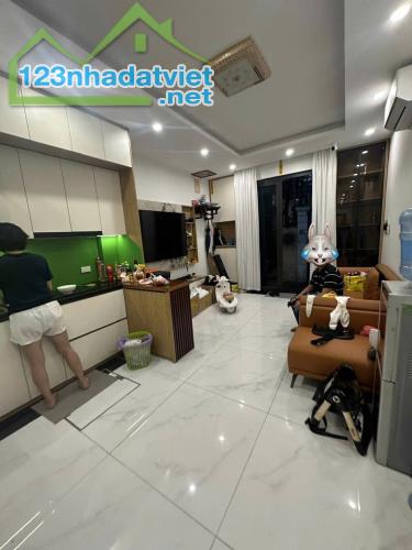 NHÀ ĐẸP PHỐ ÂU CƠ - 1 NHÀ RA PHỐ, NGÕ THÔNG THẲNG TẮP 3 GÁC TRÁNH, 30M OTO - GIÁ 16 TỶ