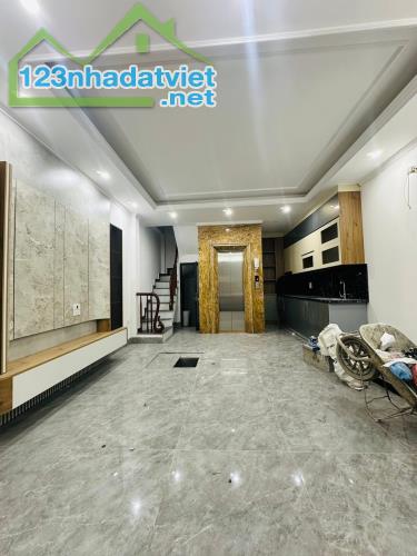 BÁN NHÀ ĐỘI CẤN - 6 TẦNG THANG MÁY, 2 THOÁNG, NGÕ NÔNG, 3 GÁC ĐỖ CỬA - GIÁ 7.5 TỶ