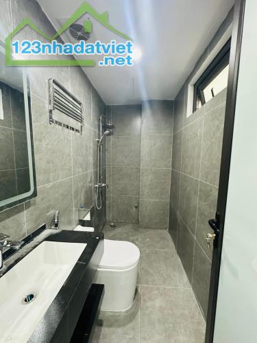 BÁN NHÀ ĐỘI CẤN - 6 TẦNG THANG MÁY, 2 THOÁNG, NGÕ NÔNG, 3 GÁC ĐỖ CỬA - GIÁ 7.5 TỶ - 2