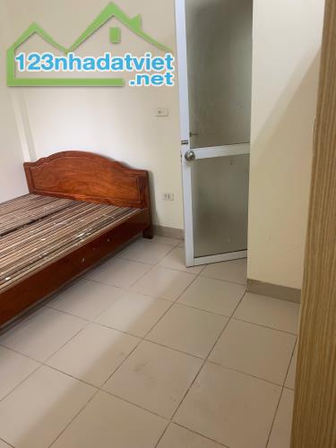 Cho thuê nhà ngõ 250 Tân Mai 3 tầng x 30m2, 3 ngủ, 2 vệ sinh, ở GĐ, nhóm, KD online, 8.5tr