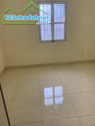 Cho thuê nhà ngõ 250 Tân Mai 3 tầng x 30m2, 3 ngủ, 2 vệ sinh, ở GĐ, nhóm, KD online, 8.5tr - 1