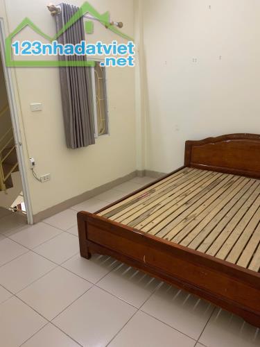 Cho thuê nhà ngõ 250 Tân Mai 3 tầng x 30m2, 3 ngủ, 2 vệ sinh, ở GĐ, nhóm, KD online, 8.5tr - 2