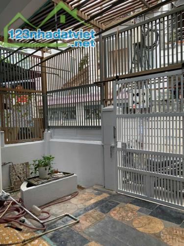 Bán nhà c4 dt 68m2 ngang 6m, hẻm Hà Thành, thông 2/4 ,Trần Qúy Cáp, giá hạ 400 còn 2tỷ 500 - 3
