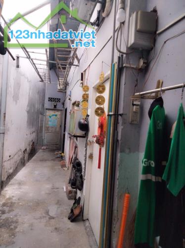 Bán nhà Mặt tiền đường Thạch Lam - gần Bình Long, 5.3x26.5m, Cấp 4, tiện xây, 16.9 tỷ - 1