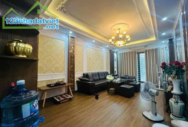BÁN NHÀ LÔ GÓC TRẦN DUY HƯNG, DÂN XÂY 51M2, 6T THANG MÁY, ÔTÔ VÀO NHÀ, 17 TỶ HƠN